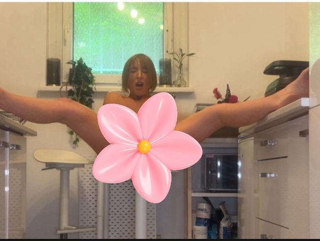 s*xy Rachel Porno Video: Das erste Mal einen schw**z so richtig geil abgespri**t! Kennst du schon dieses geile Gefühl?