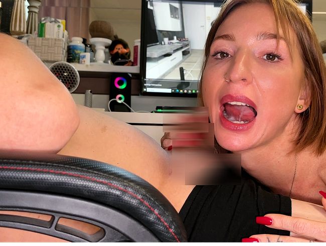 s*xy Rachel Porno Video: Den w*xxer erwischt. Stehst du auch auf meine Videos und mein Spielzeug?