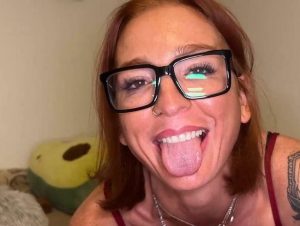 s*xy Rachel Porno Video: Die perfekte Zungenübung! Würdest du mich schl**ken lassen? ????